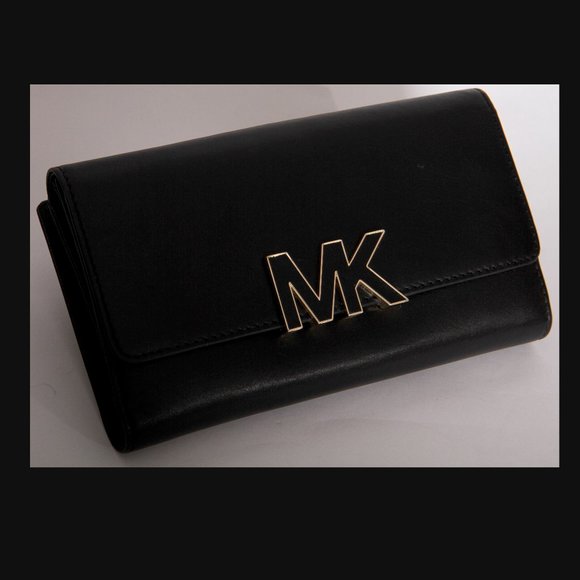 Michael Kors Handbags - Michael Kors Wallet